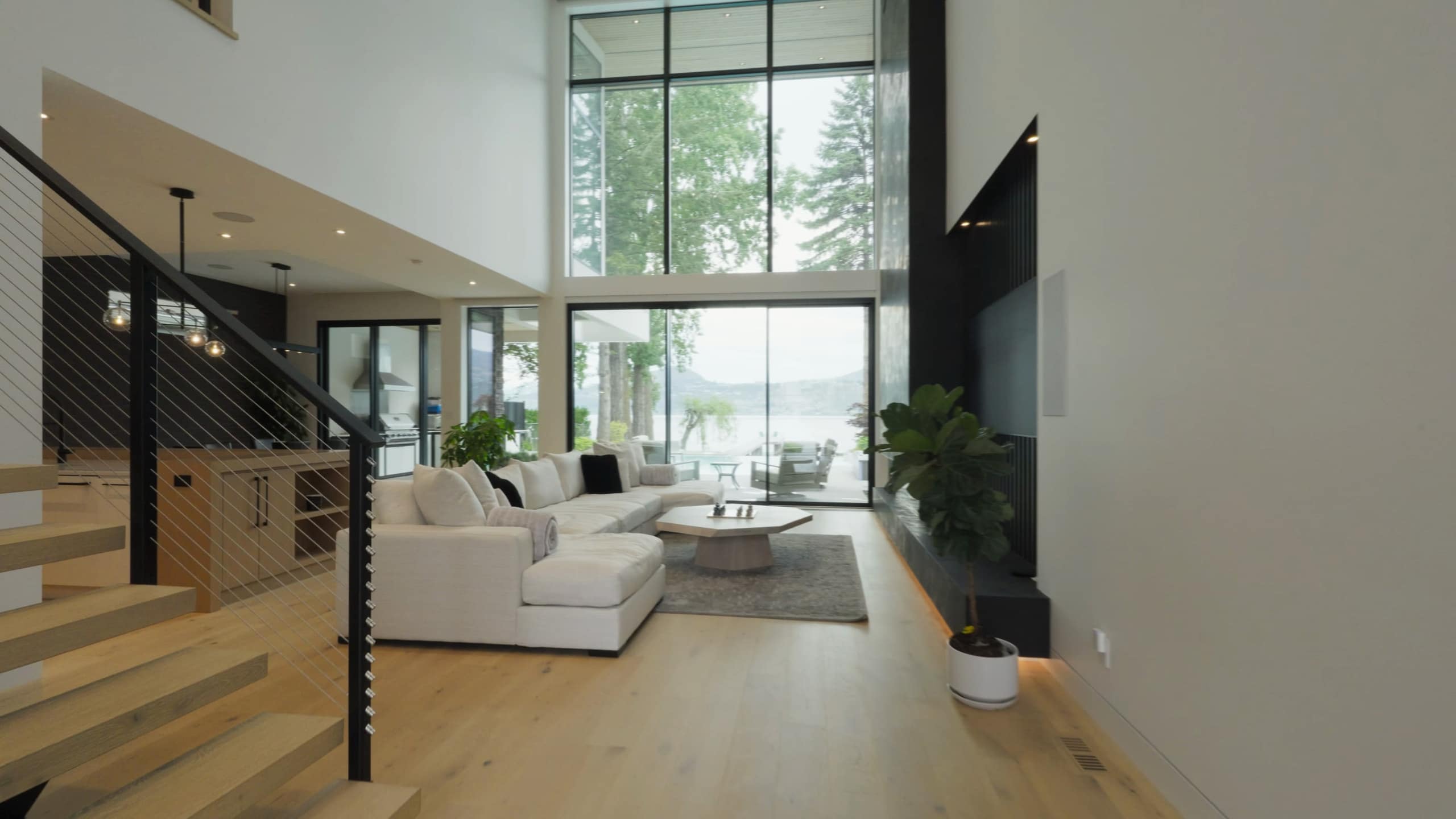 2764 Abbott Street, Kelowna: living room