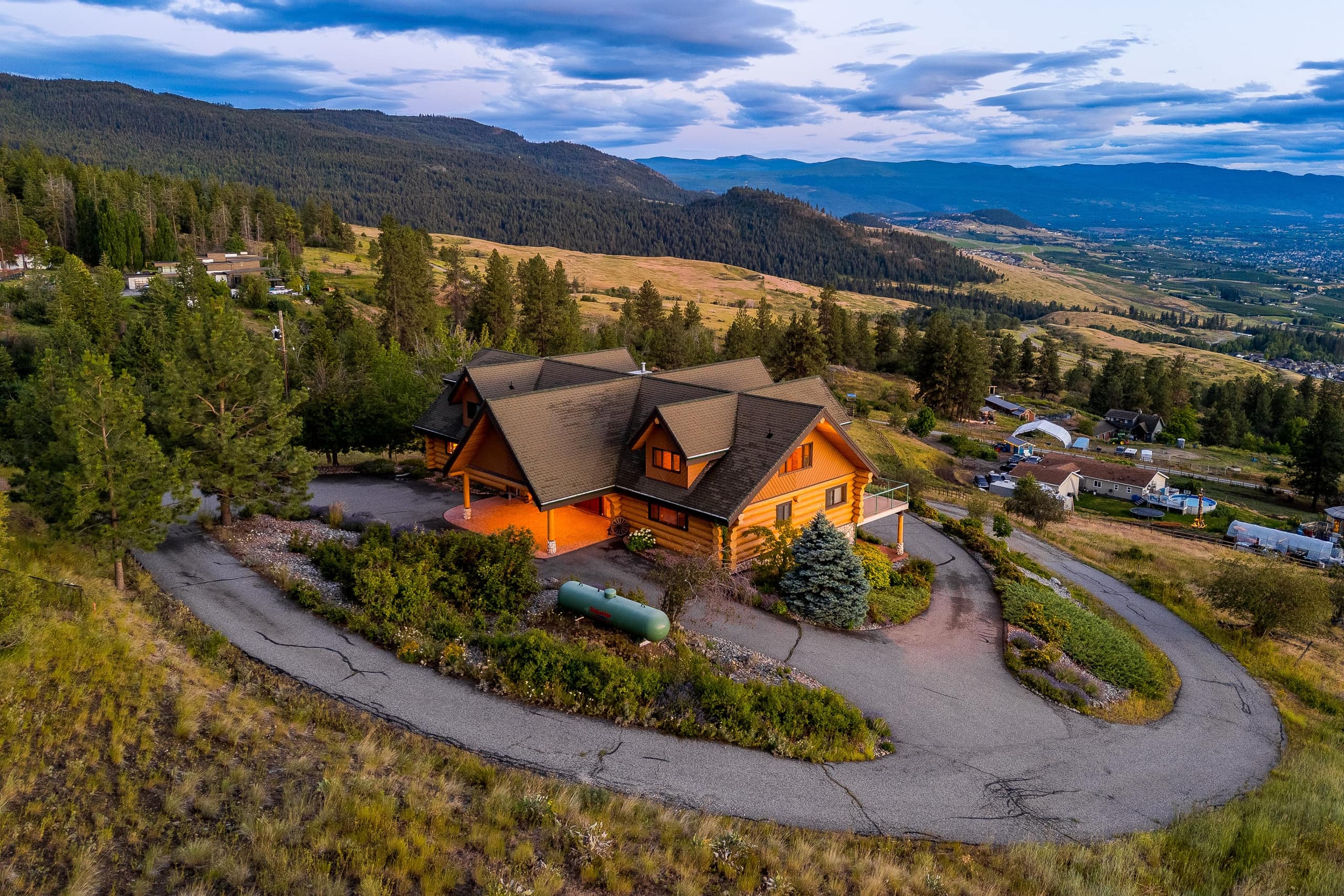 4520 Farmers Drive, Kelowna, photo 2