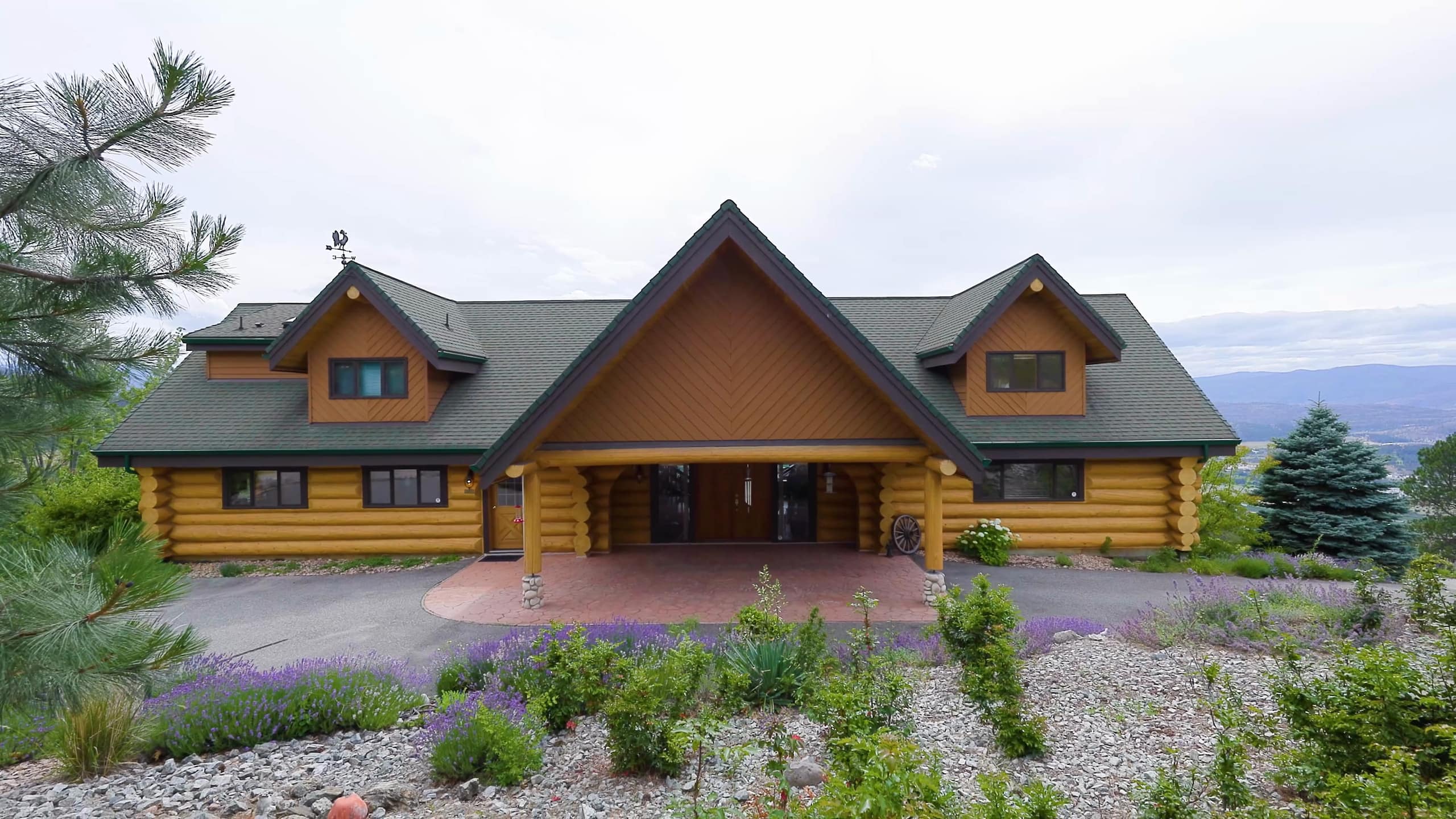 4520 Farmers Drive, Kelowna: front exterior